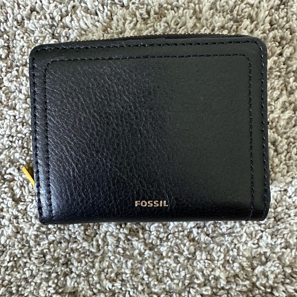 Logan Leather Fossil Mini Multifunction Wallet